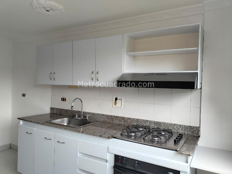 Spacious 3BR Apartment with Service Room in El Poblado - 5