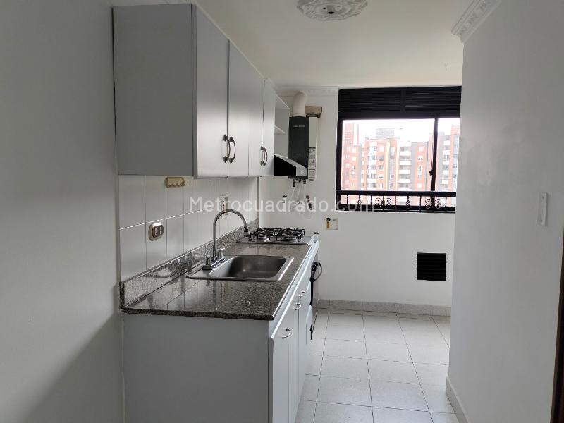 Spacious 3BR Apartment with Service Room in El Poblado - 6
