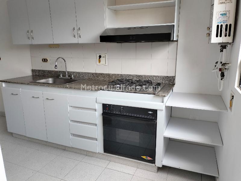 Spacious 3BR Apartment with Service Room in El Poblado - 7