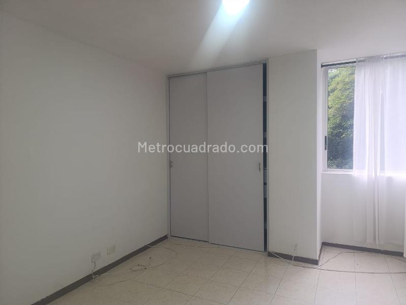 Apartamento de 2 Alcobas con Balcón y Parqueadero Cubierto en El Tesoro - 7