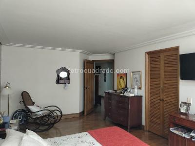 Apartamento de 4 alcobas en venta en El Poblado, Medellín, 236 m² · foto 13 de 19