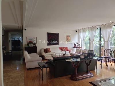 Apartamento de 4 alcobas en venta en El Poblado, Medellín, 236 m² · foto 2 de 19