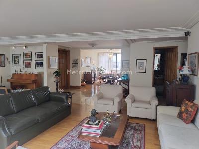 Apartamento de 4 alcobas en venta en El Poblado, Medellín, 236 m² · foto 4 de 19