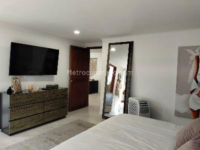 Apartamento de 3 alcobas en venta en Las Lomas, Medellín, 214 m² · foto 11 de 18