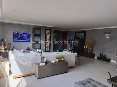 Apartamento de 3 alcobas en venta en Las Lomas, Medellín, 214 m² · foto 3 de 18