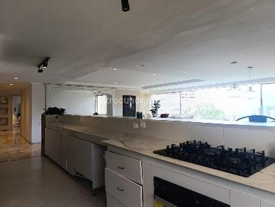 Apartamento de 3 alcobas en venta en San Lucas, Medellín, 200 m² · foto 4 de 18
