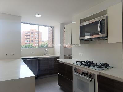Apartamento en arriendo en El Poblado, Medellín · foto 7 de 19