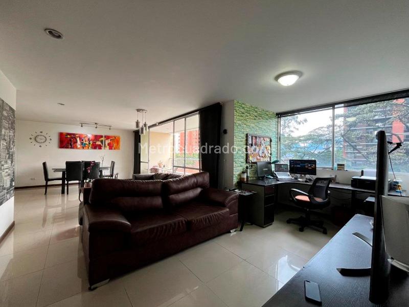 Apartamento de 2 Alcobas en Conjunto Cerrado en El Poblado (125 m²) - 2