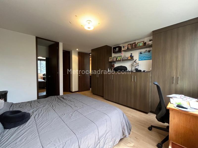 Apartamento de 2 Alcobas en Conjunto Cerrado en El Poblado (125 m²) - 9
