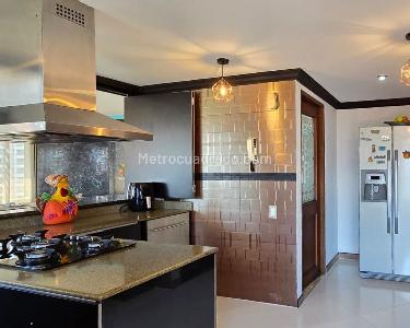 Apartamento en venta en El Poblado, Medellín · foto 6 de 17