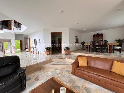 Casa de 3 alcobas en venta en Envigado, Envigado, 425 m² · foto 2 de 20