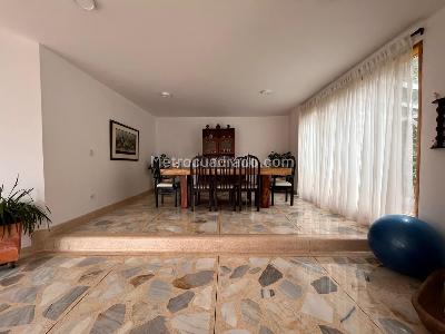 Casa de 3 alcobas en venta en Envigado, Envigado, 425 m² · foto 3 de 20