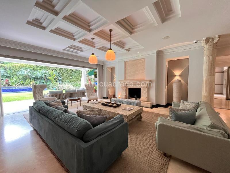 Spacious 5BR House with Pool in El Poblado - 2