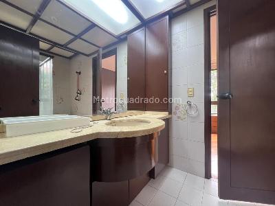 Apartamento de 4 alcobas en venta en El Poblado, Medellín, 270 m² · foto 13 de 15