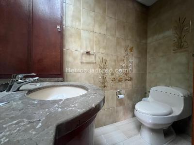 Apartamento de 4 alcobas en venta en El Poblado, Medellín, 270 m² · foto 14 de 15