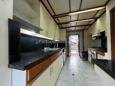 Apartamento de 4 alcobas en venta en El Poblado, Medellín, 270 m² · foto 5 de 15