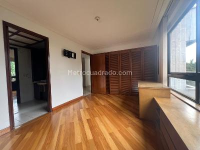 Apartamento de 4 alcobas en venta en El Poblado, Medellín, 270 m² · foto 8 de 15
