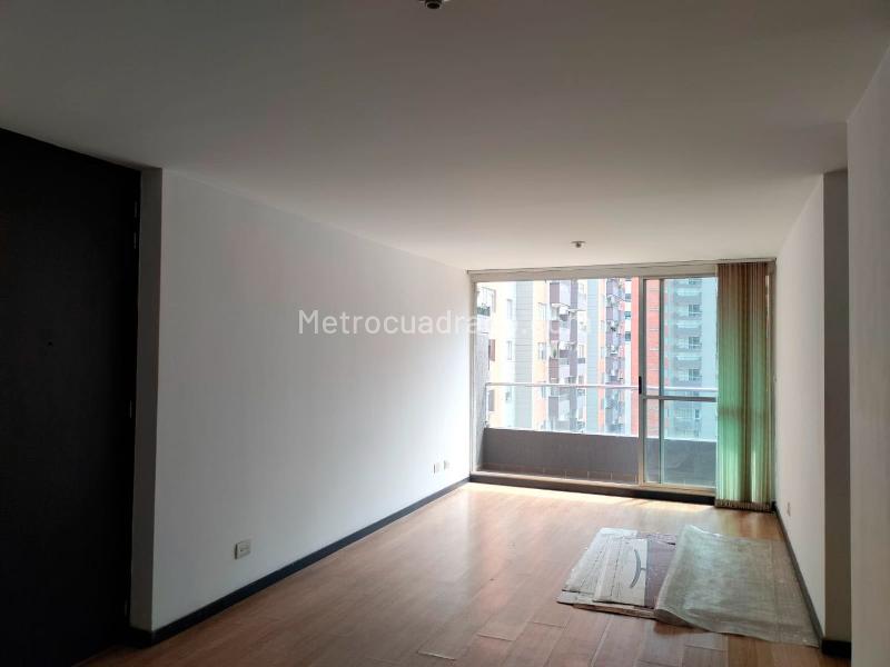 3BR Apartment with Walk-in Closet and Balcony in El Poblado - 2