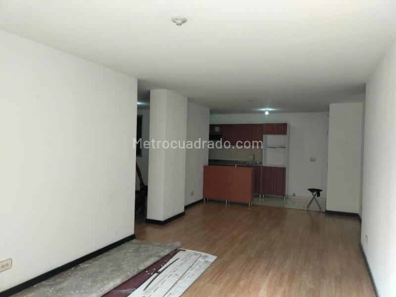 3BR Apartment with Walk-in Closet and Balcony in El Poblado - 3
