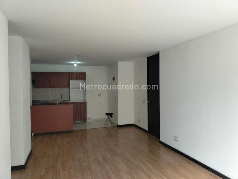 3BR Apartment with Walk-in Closet and Balcony in El Poblado - 4