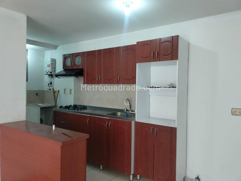 3BR Apartment with Walk-in Closet and Balcony in El Poblado - 5