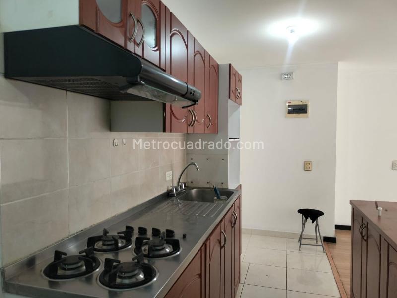 3BR Apartment with Walk-in Closet and Balcony in El Poblado - 7