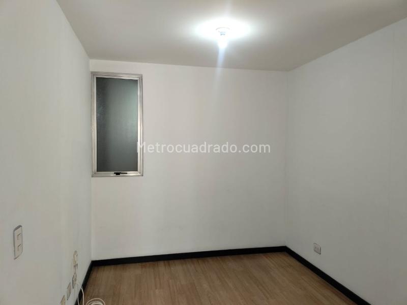 3BR Apartment with Walk-in Closet and Balcony in El Poblado - 8