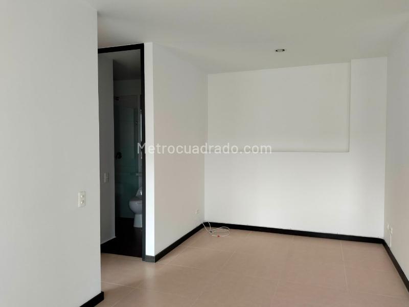 Apartamento de 2 Alcobas con Balcón y Parqueadero Cubierto en El Poblado - 2