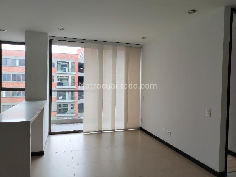 Apartamento de 2 Alcobas con Balcón y Parqueadero Cubierto en El Poblado - 3