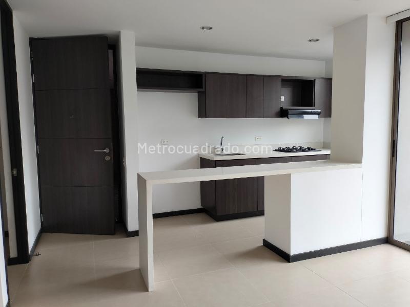 Apartamento de 2 Alcobas con Balcón y Parqueadero Cubierto en El Poblado - 5