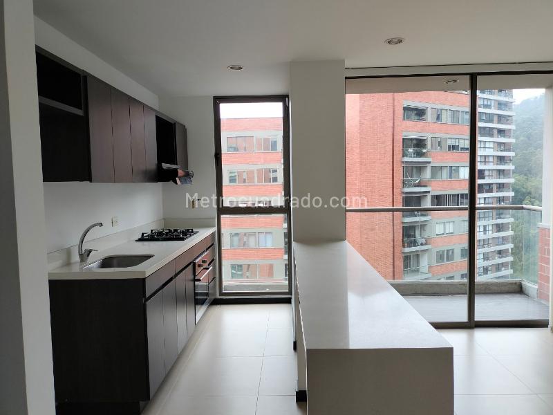 Apartamento de 2 Alcobas con Balcón y Parqueadero Cubierto en El Poblado - 7