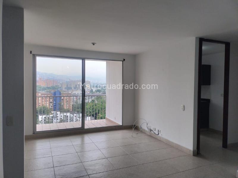 2BR Apartment with Pool in El Poblado - 2