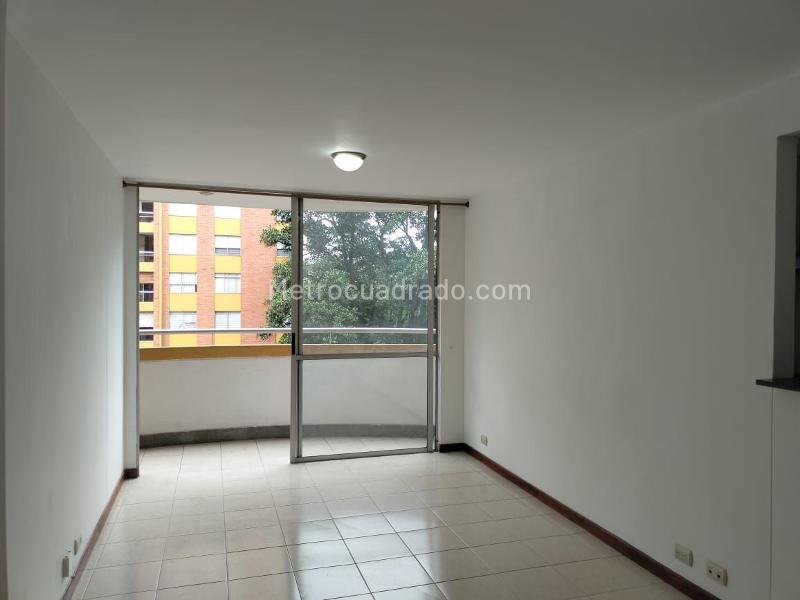 1BR Furnished-Style Apartaestudio in El Poblado, Medellín - 2