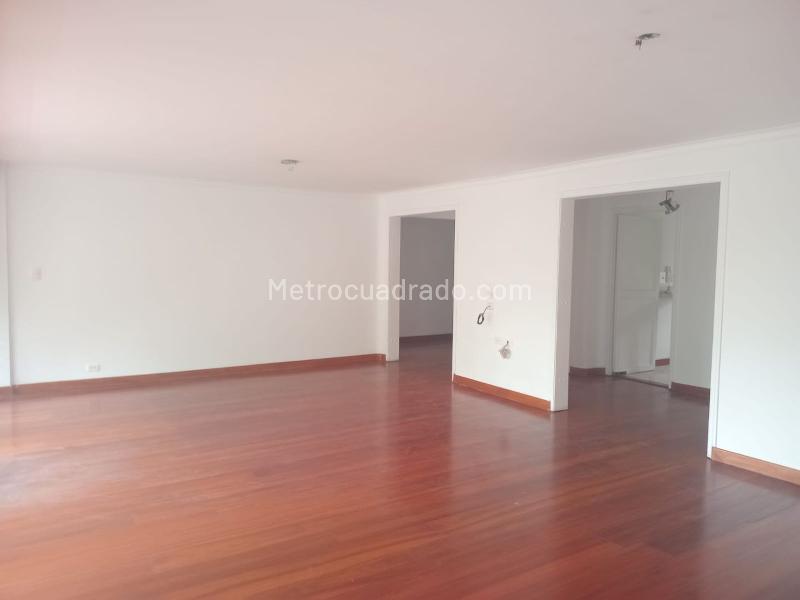 Elegant 4BR House with Jacuzzi in El Poblado - 2