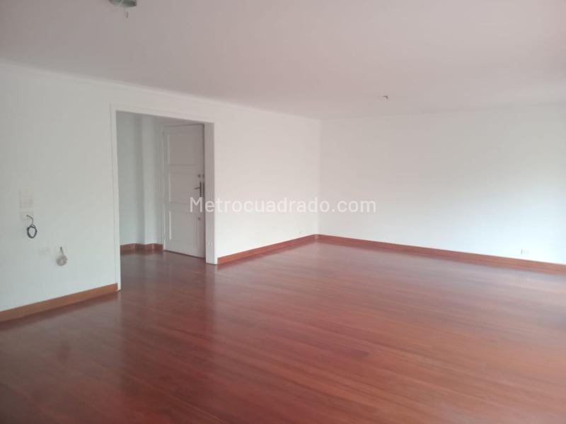 Elegant 4BR House with Jacuzzi in El Poblado - 3