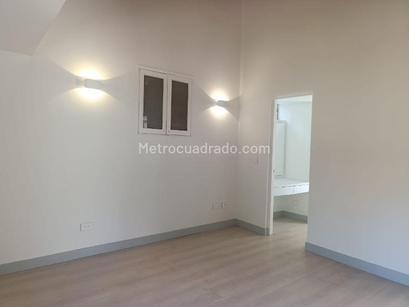 Casa Encantadora de 3 Alcobas con Terraza en El Poblado - 8