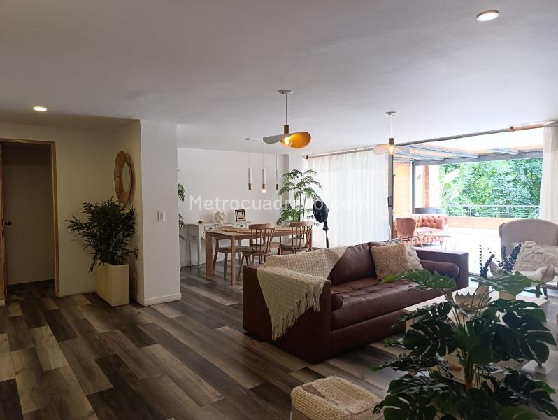 Apartamento Amplio de 3 Alcobas en Los Balsos No. 1 - 2