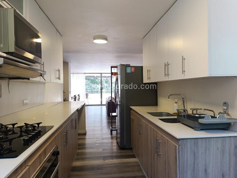 Apartamento Amplio de 3 Alcobas en Los Balsos No. 1 - 6