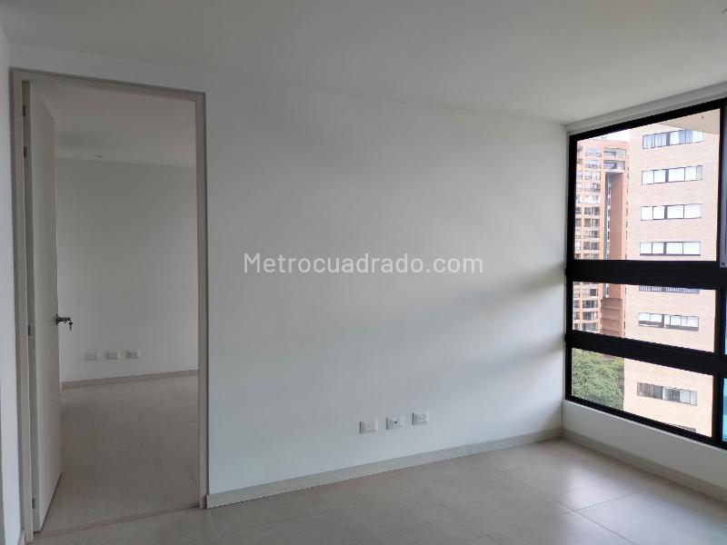 Apartamento de 2 Alcobas en El Poblado con Walk-in y Zonas Sociales - 2