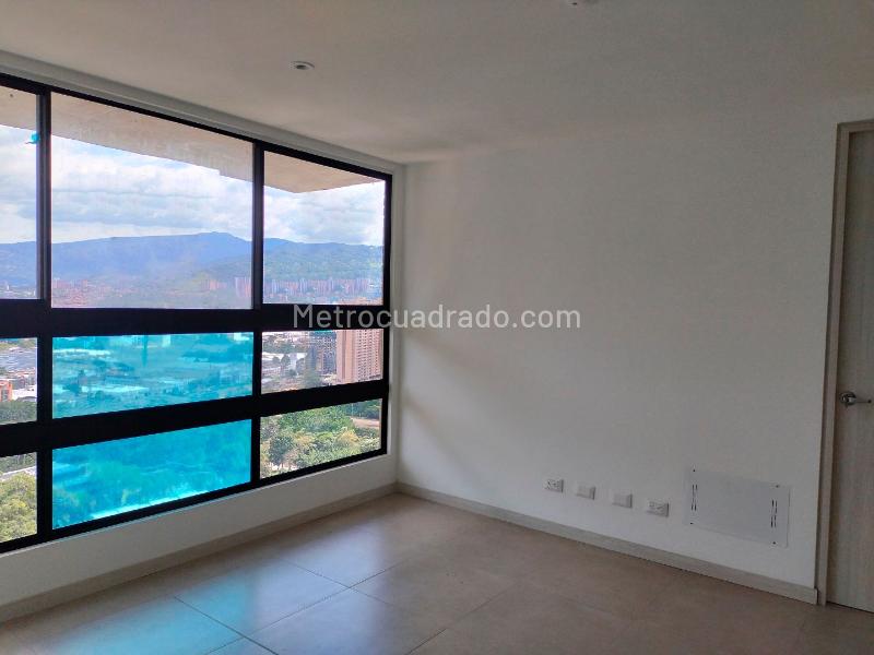 Apartamento de 2 Alcobas en El Poblado con Walk-in y Zonas Sociales - 3