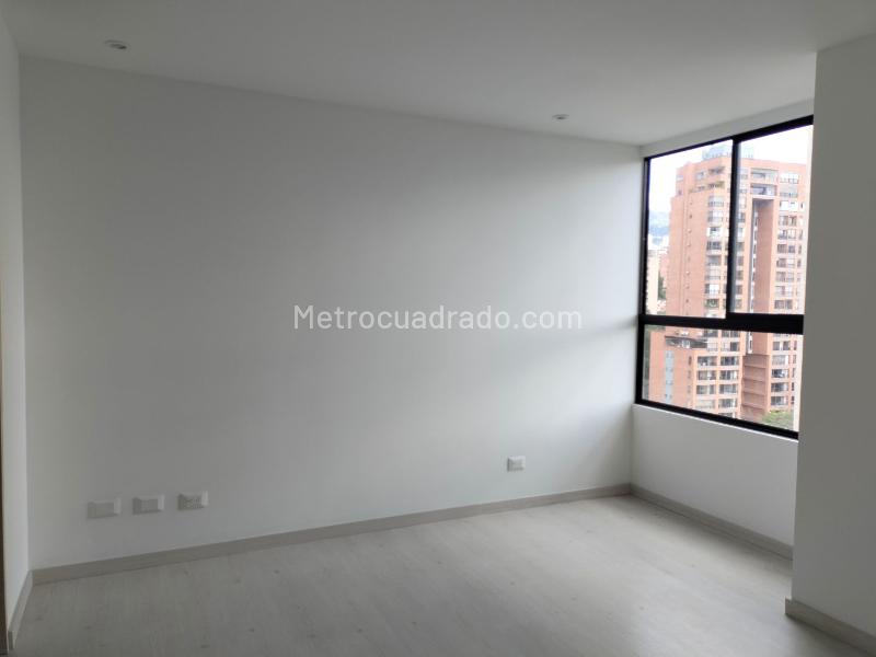 Apartamento de 2 Alcobas en El Poblado con Walk-in y Zonas Sociales - 9