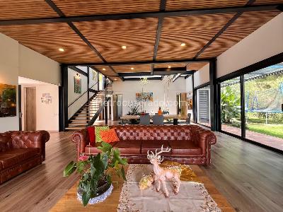 Casa de 5 alcobas en venta en Envigado, Envigado, 340 m² · foto 3 de 20