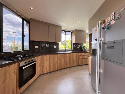 Casa de 5 alcobas en venta en Envigado, Envigado, 340 m² · foto 6 de 20