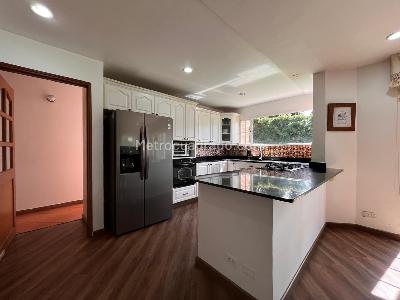 Casa de 4 alcobas en venta en Envigado, Envigado, 283 m² · foto 5 de 20