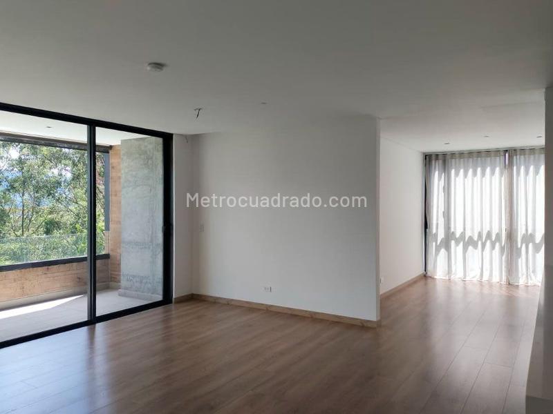 Modern 2BR Apartment with Pool in El Poblado - 3