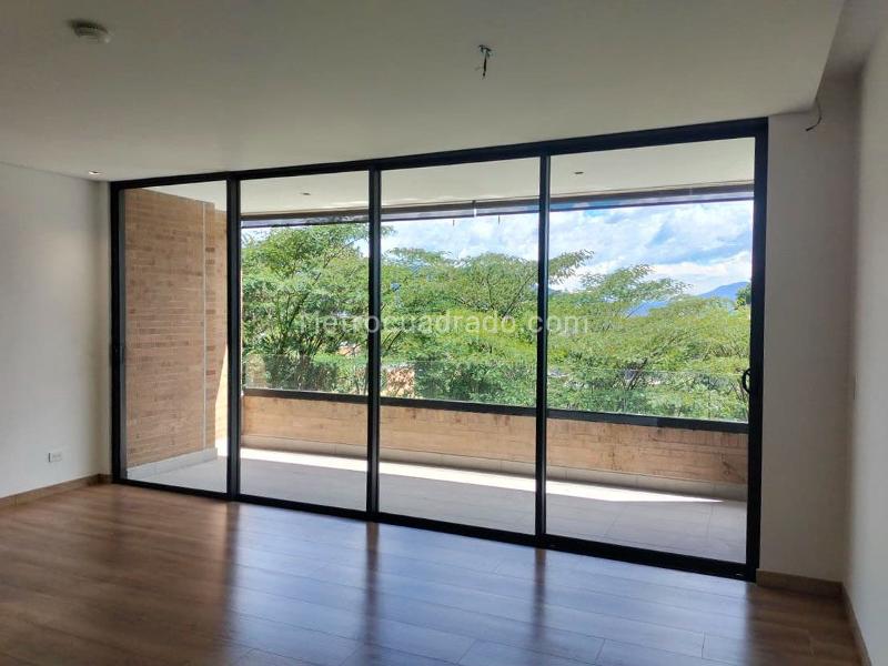 Modern 2BR Apartment with Pool in El Poblado - 4