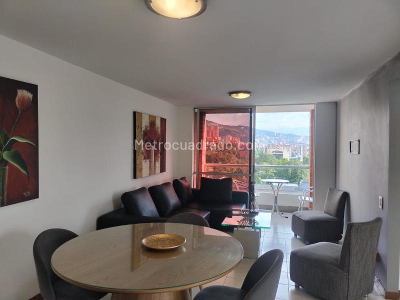 Apartamento Amoblado de 2 Alcobas con Balcón y Parqueadero Cubierto en El Poblado - 2