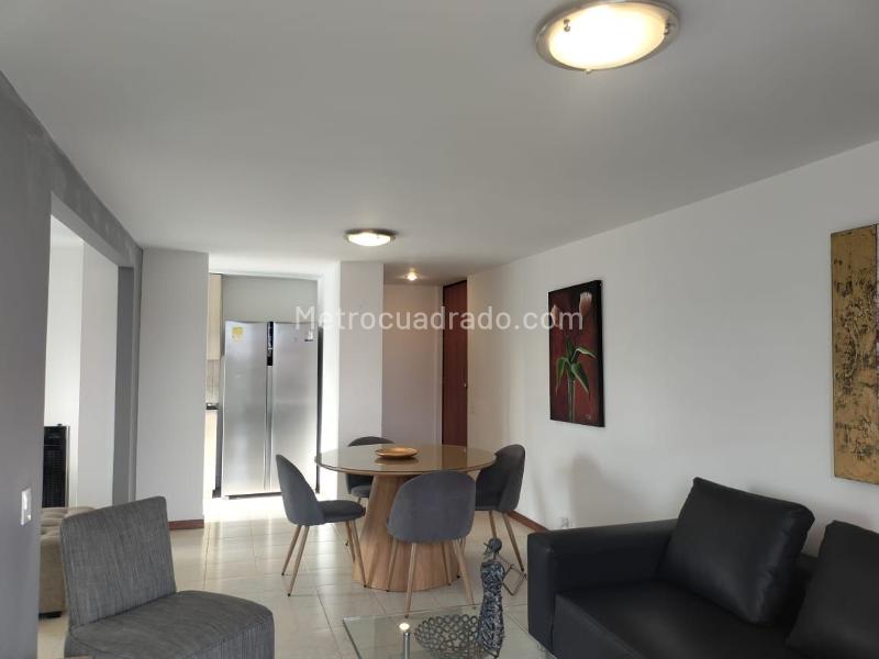 Apartamento Amoblado de 2 Alcobas con Balcón y Parqueadero Cubierto en El Poblado - 3