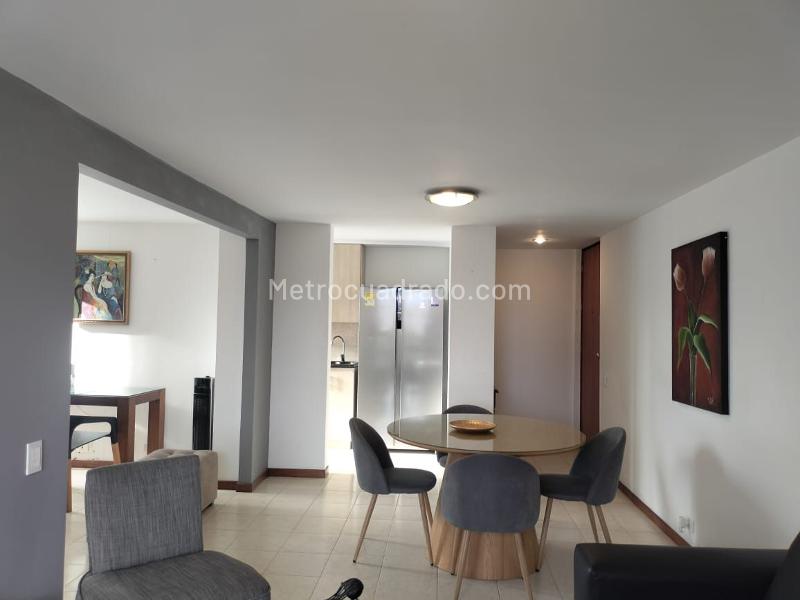 Apartamento Amoblado de 2 Alcobas con Balcón y Parqueadero Cubierto en El Poblado - 4