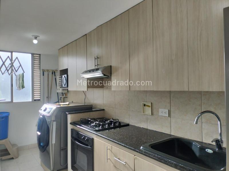 Apartamento Amoblado de 2 Alcobas con Balcón y Parqueadero Cubierto en El Poblado - 5